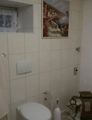 Apartment 4 Km Zu A7 Und A71, Idylle Am Bach, Großer Garten Euerbach