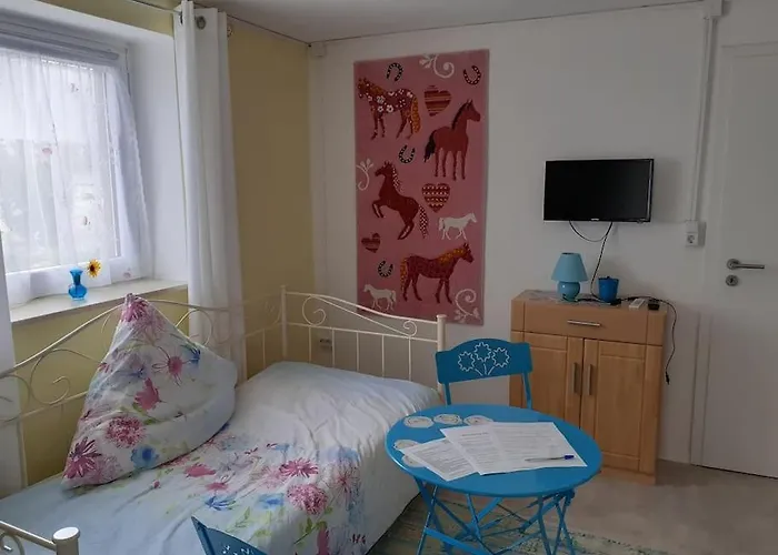 Apartman 4 Km Zu A7 Und A71, Idylle Am Bach, Grosser Garten